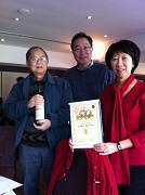 譚永昌獲補頒榮譽童軍獎章金禧紀念證書