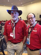 黃志雄與Chief Scout of Canada合照