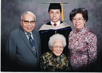 在洛杉磯脊骨神經科醫學院畢業