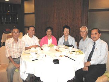 黃紹光夫婦返港