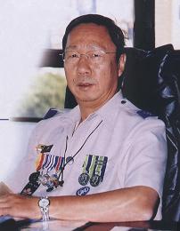 卸任香港總監許招賢先生