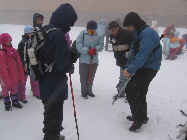 穿上大腳八雪鞋