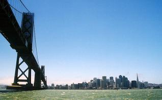 ���W�j��(Bay Bridge)�Υ����ߴ�f�u�����ؿv